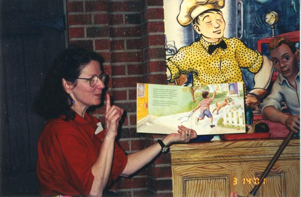 Rachel Alexander At Bilingual Storytime Northwest Library