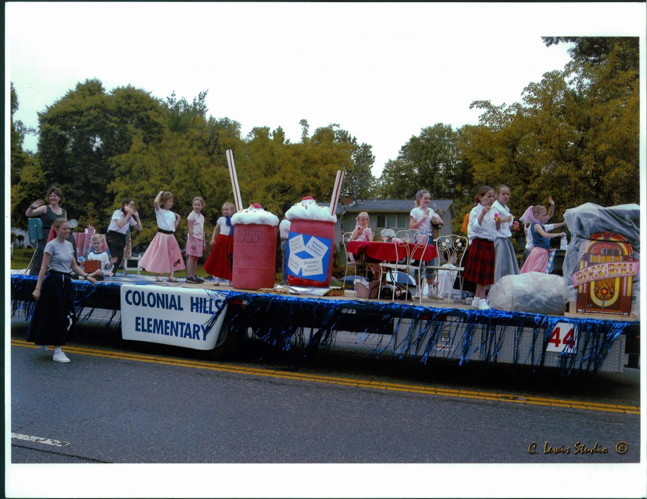 Colonial Hills Elementary and Worthington Industries Float