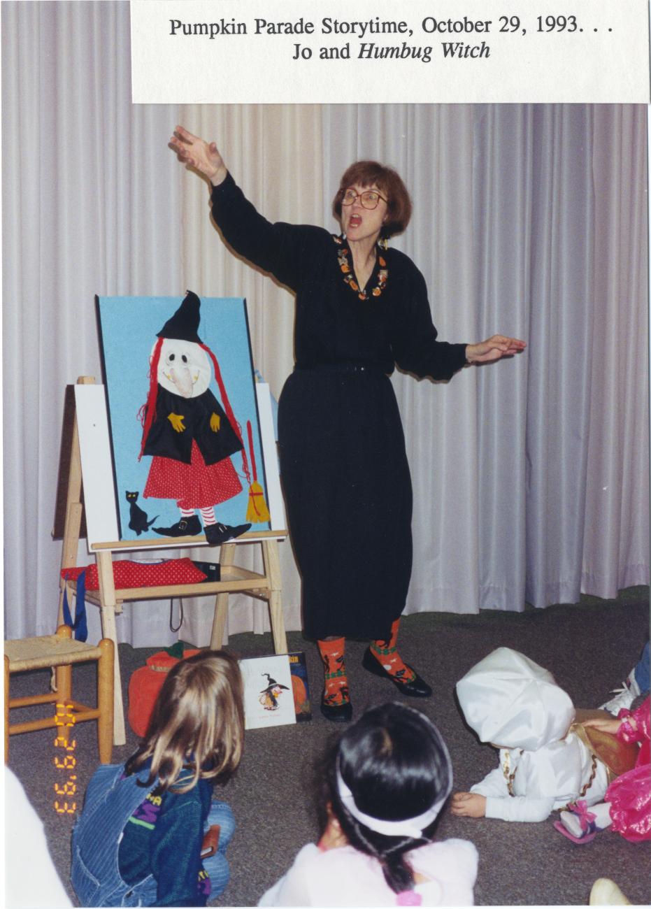 Jo Osborne performs at a Worthington Library storytime