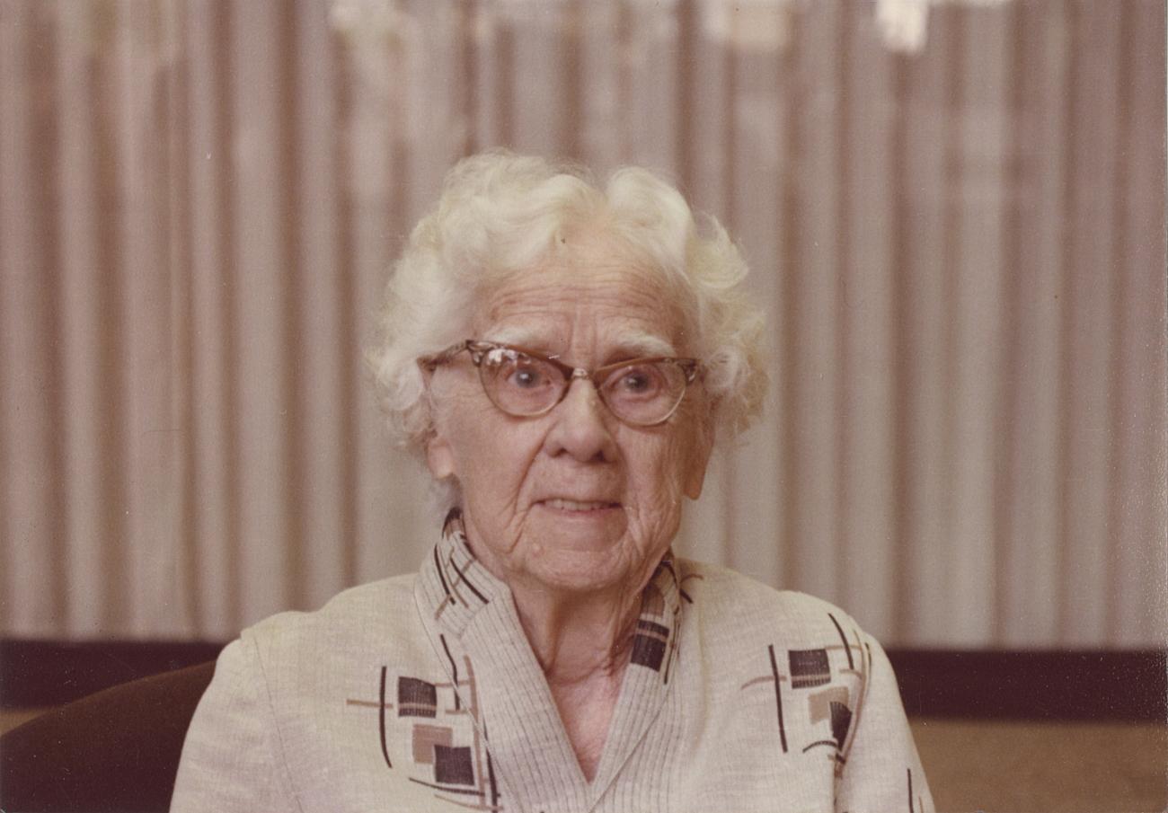 Marian Stearnes at Wedding at the Old Worthington Library