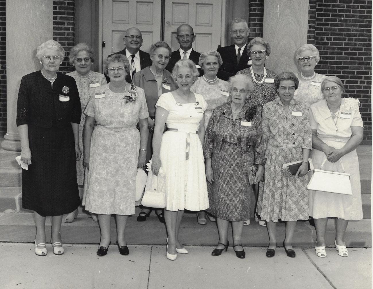 Photograph of 50th Reunion of the Worthington High School Class of 1914