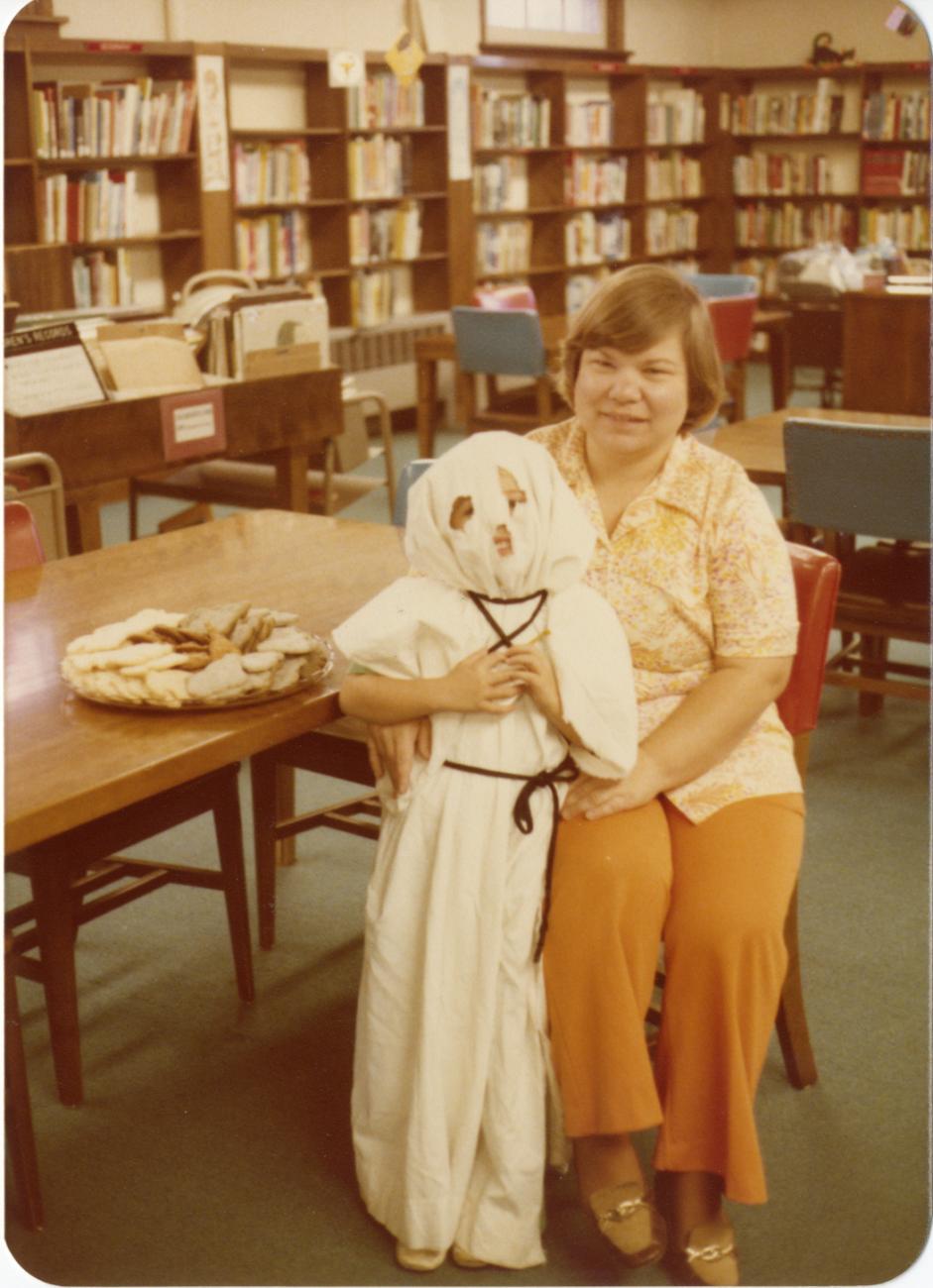 Photograph of Patrons at the Worthington Public Library, 752 High Street
