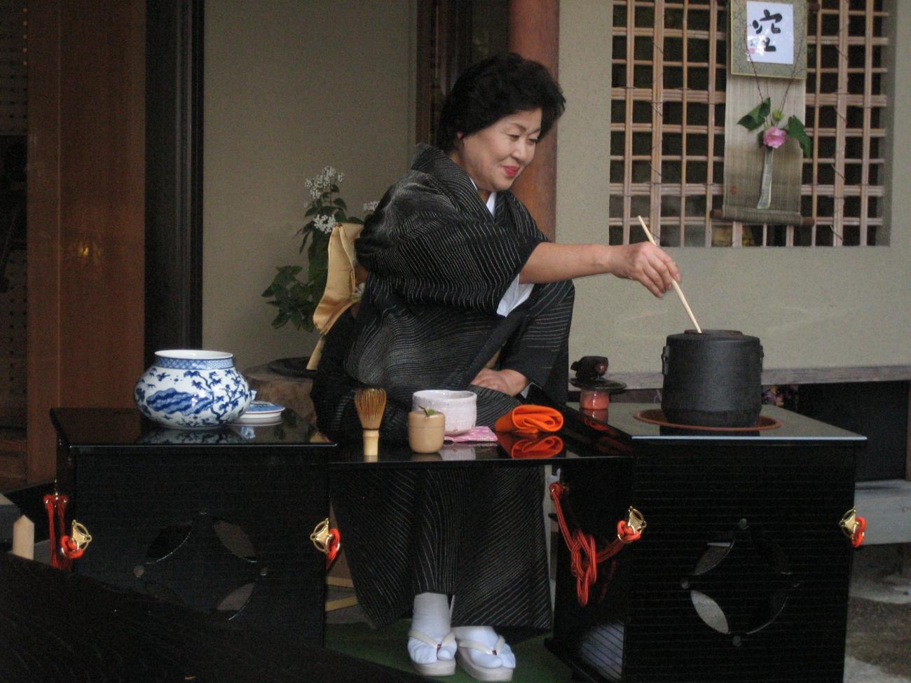 Photograph of a woman in Sayama, Japan preparing green tea