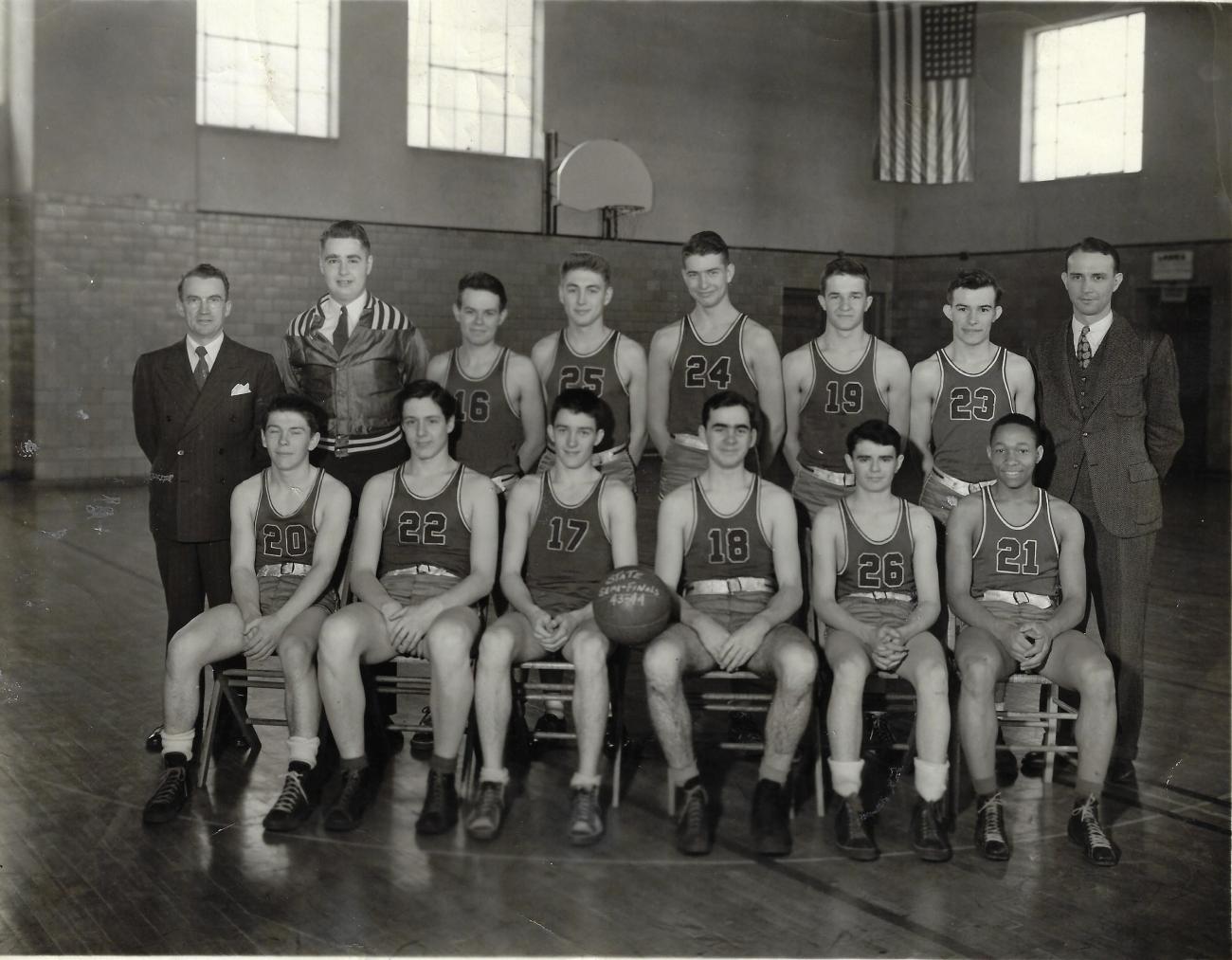 Photograph of the 1943-1944 Worthington High School Basketball Team