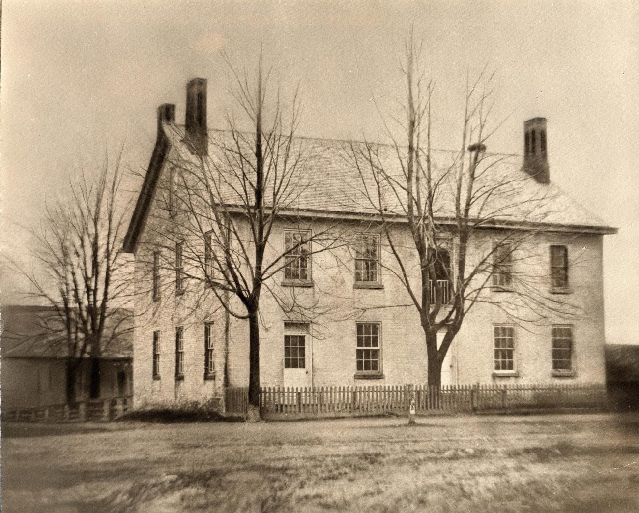 Photograph of the Worthington Inn Before 1901