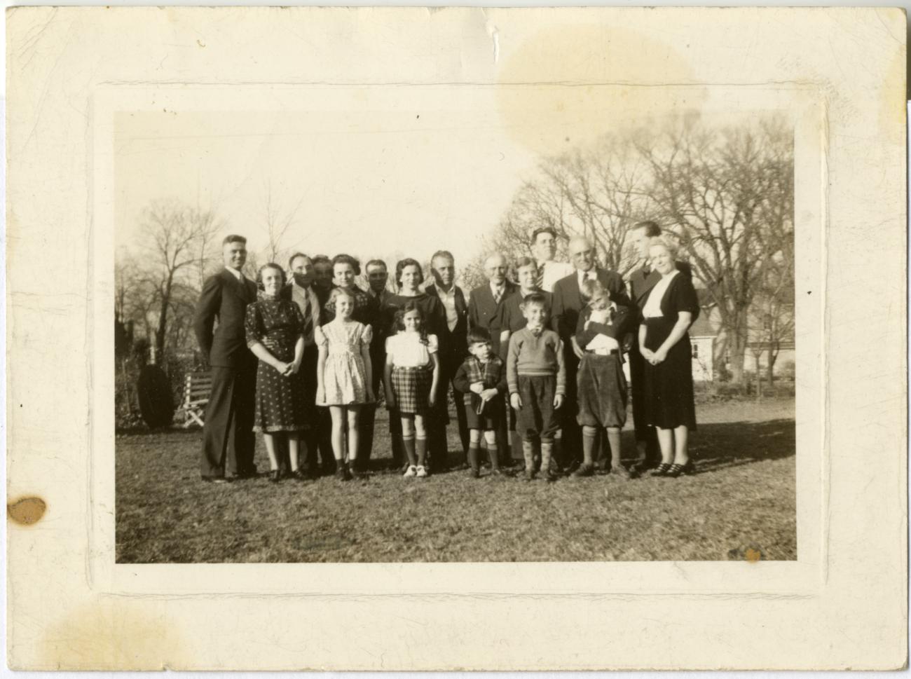 Picture of the Snouffer Family in 1943