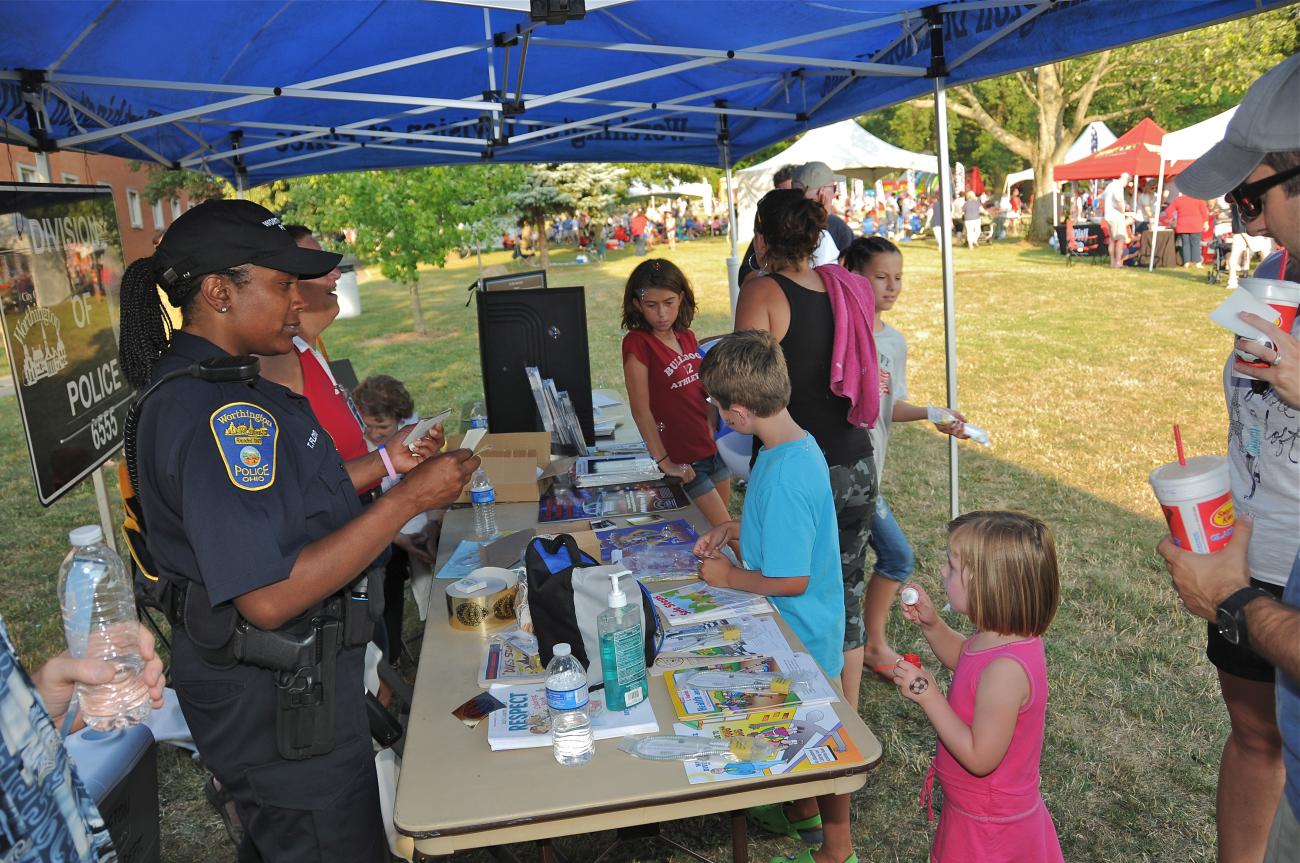 Worthington Police Community Resource Officer Tammy Floyd at 4th of July Family Picnic