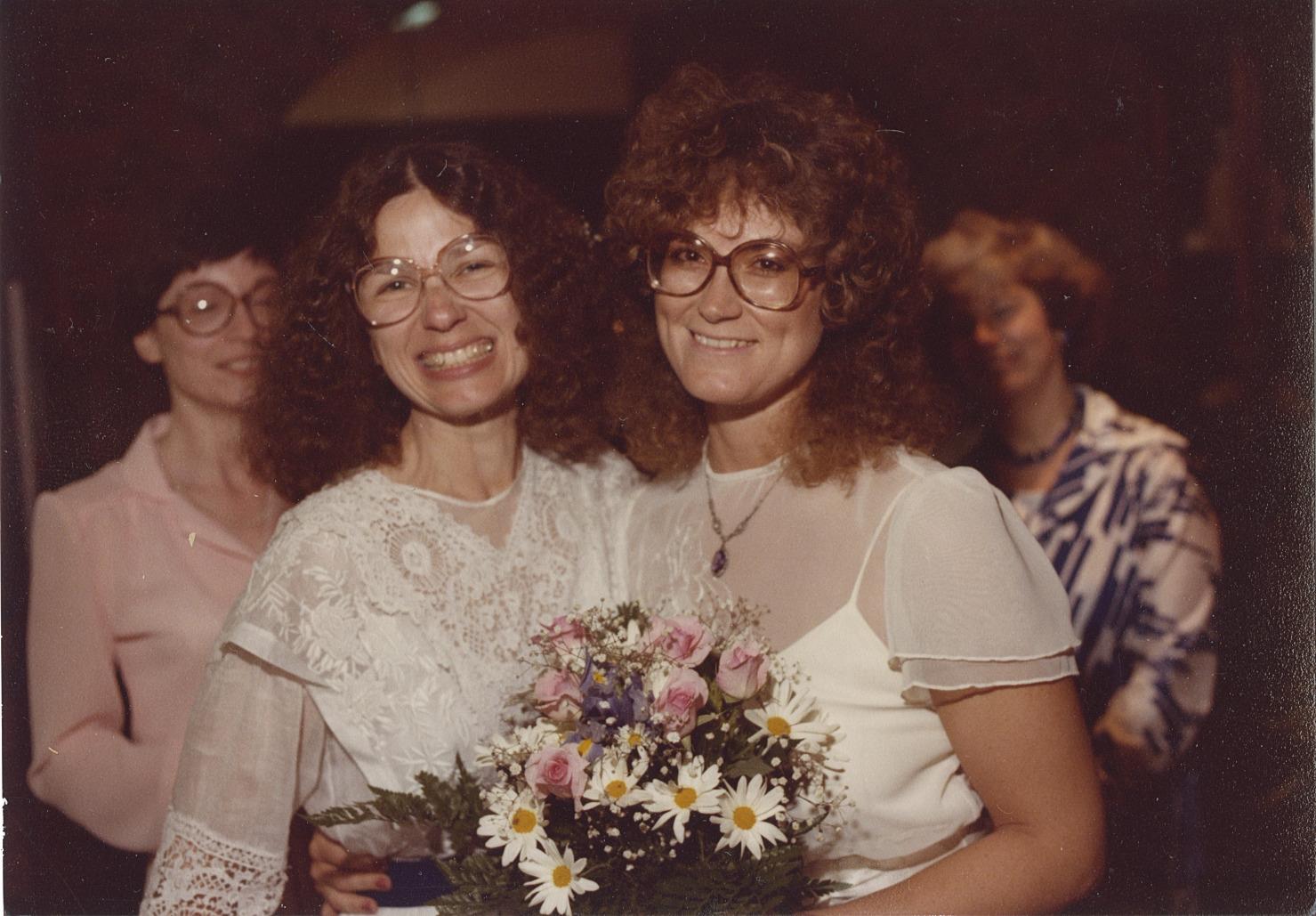 Anne Slane, Rachel Alexander, Holly Blake and Catherine Haynes at Wedding at the Old Worthington Library