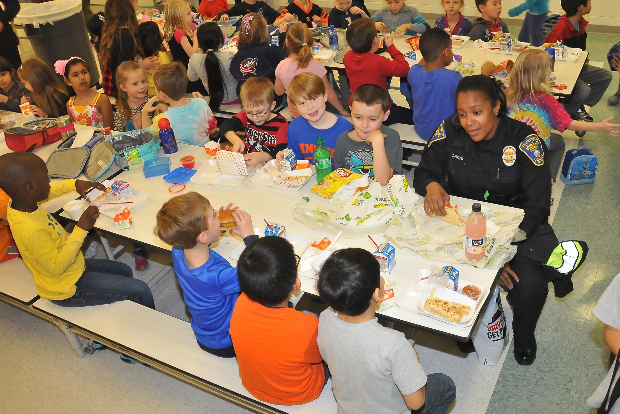 Community Resource Officer Tammy Floyd and Students at “Lunch with an Officer”