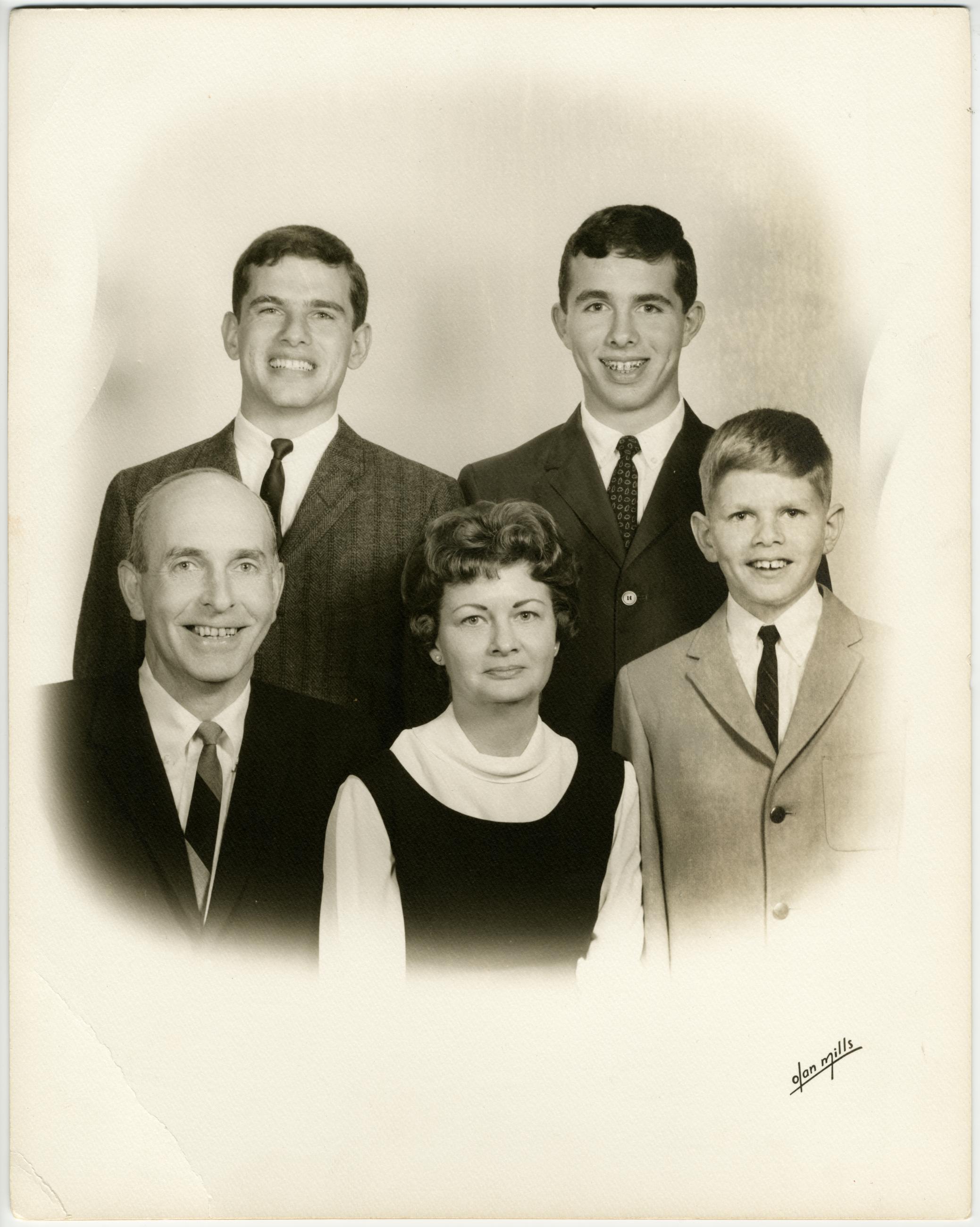 Photograph of the Paul and Hattie Snouffer Family