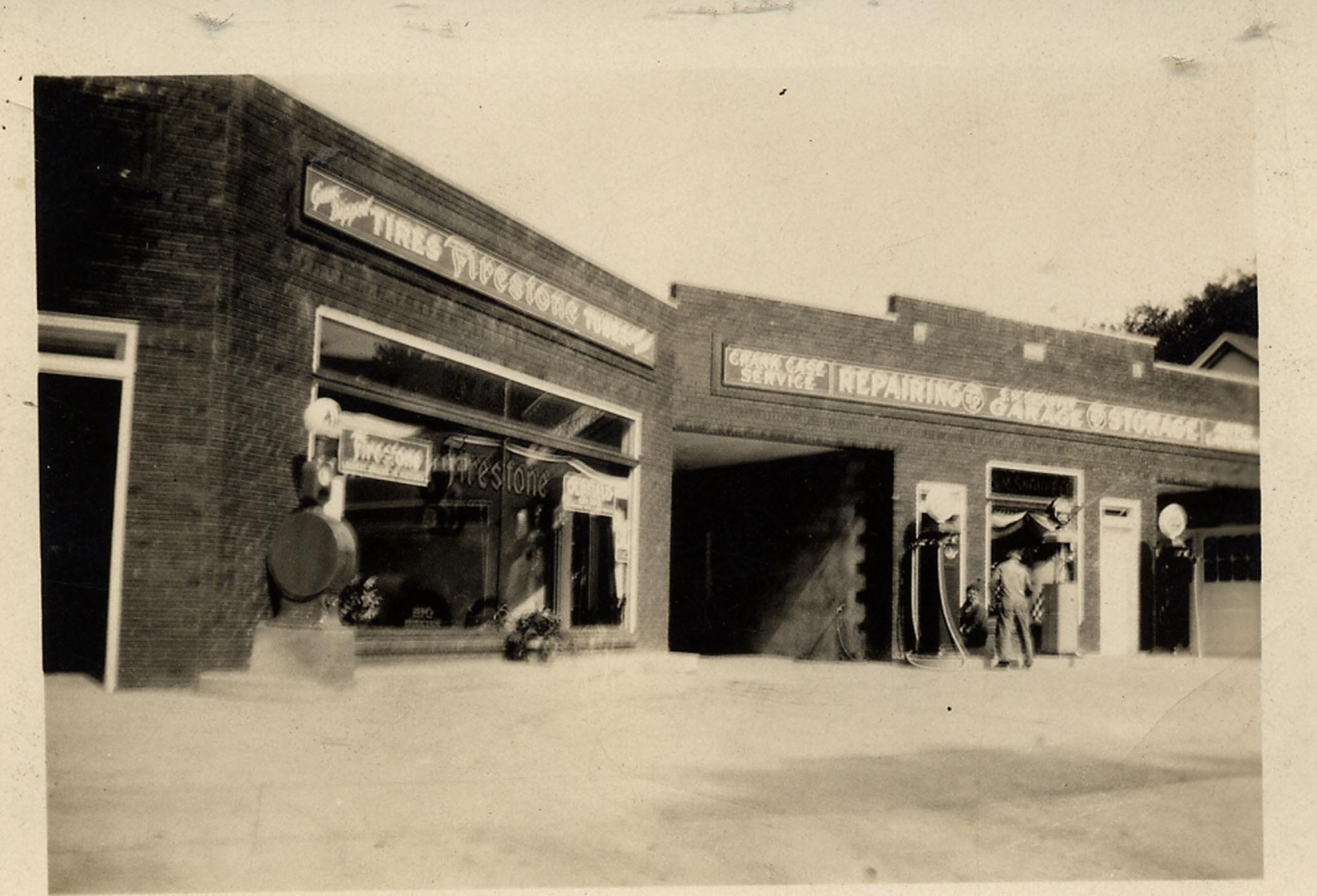 Photograph of the Snouffer Brothers' Garage and Filling Station