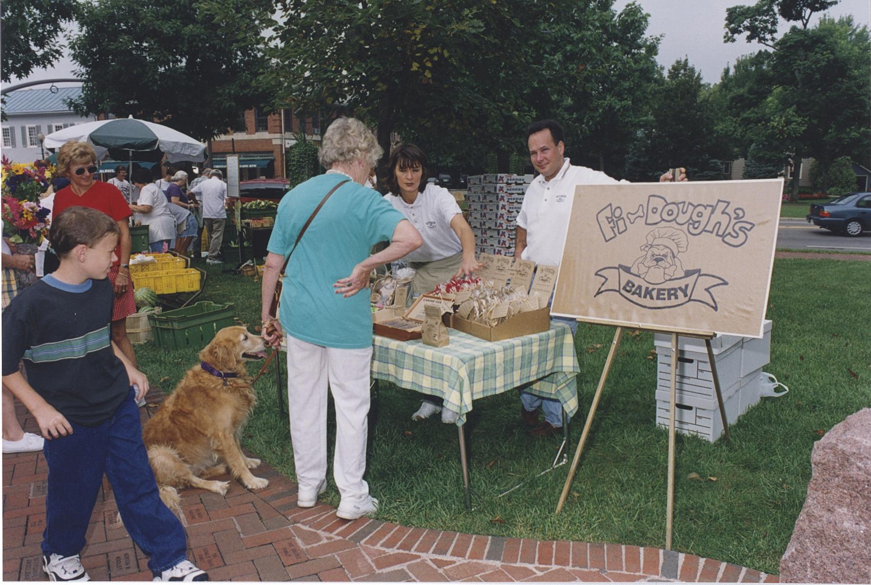 Shopper at Fi-Dough's Bakery at the Worthington Farmer's Market