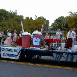 Colonial Hills Elementary and Worthington Industries Float