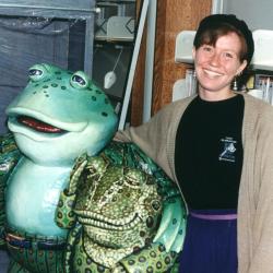 Janet Ingraham-Dwyer with Northwest Library Story Garden Characters Frog and Toad