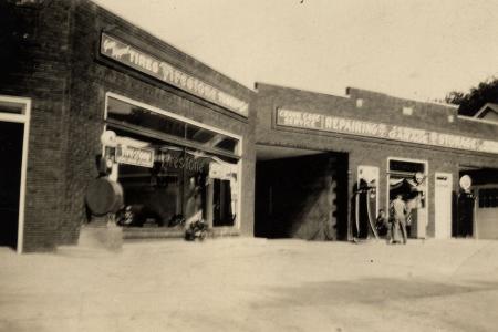 Photograph of the Snouffer Brothers' Garage and Filling Station