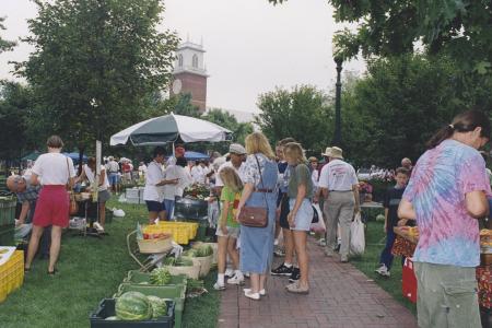 Worthington Farmer's Market Shoppers and Vendors